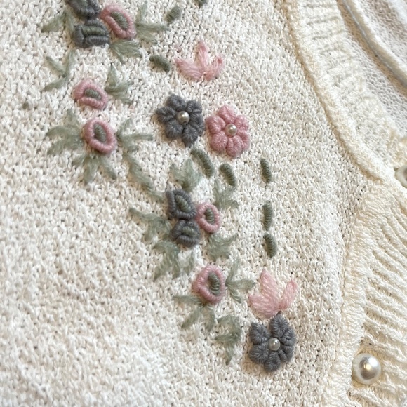 Tan F Jay White Dainty Floral Embroidered Cardigan Vintage - Picture 7 of 7